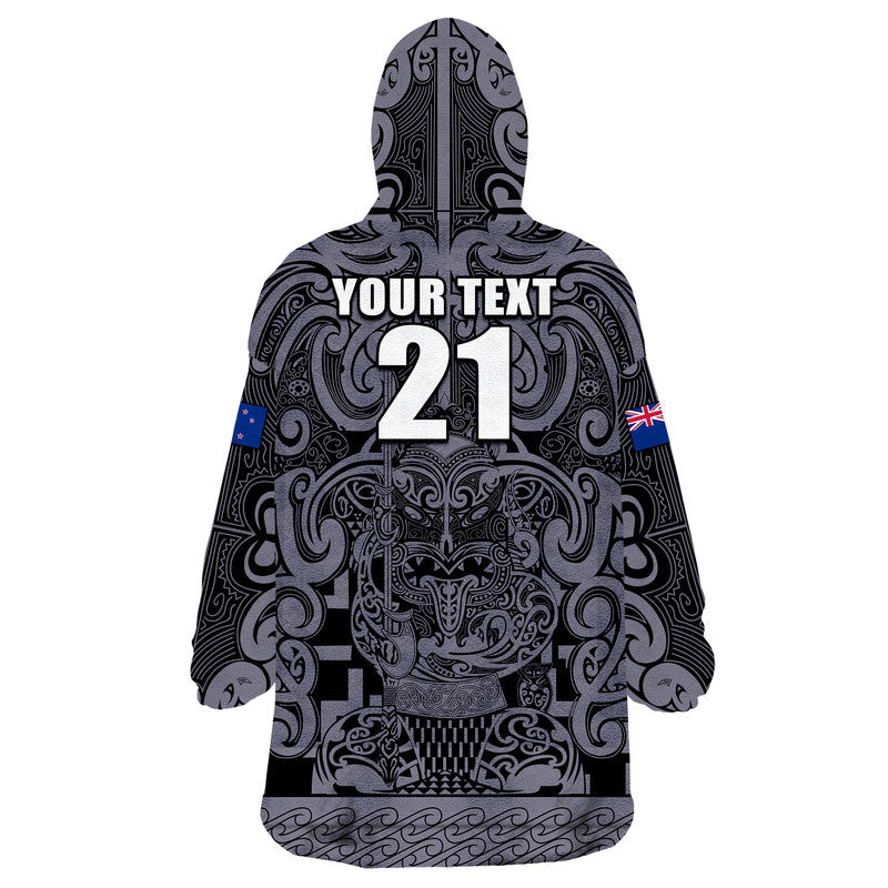 custom-personalised-new-zealand-taiaha-maori-wearable-blanket-hoodie-minimalist-silver-fern-all-black